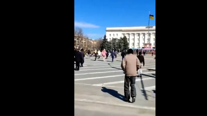 VIDEO | Trupele ruse ar fi deschis focul împotriva unor protestatari pașnici, în Herson