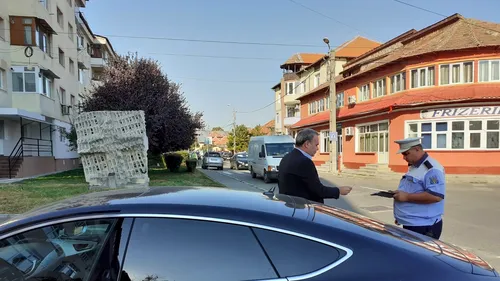 Vâlcov, amendat pentru parcare neregulamentară, înainte de procesul de la Târgu-Jiu - FOTO / VIDEO 