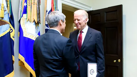Dacian Cioloș, lăudat la Casa Albă. Ce a discutat acesta cu Joe Biden