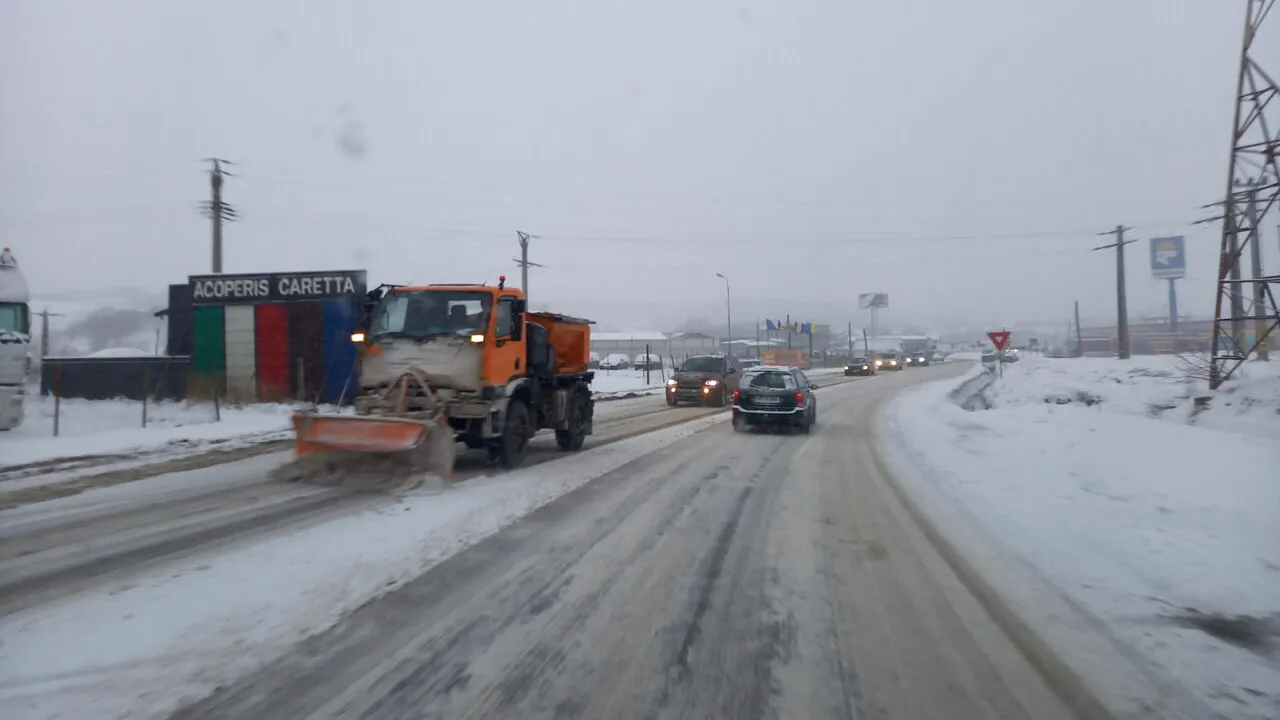 Primele drumuri din țară sub zăpadă. Ce s-a întâmplat cu circulația mașinilor