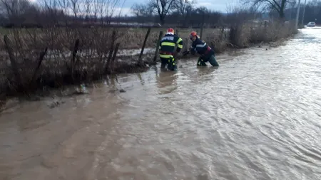 Pericol de inundații în sate din cinci județe. Hidrologii au emis avertizare cod galben