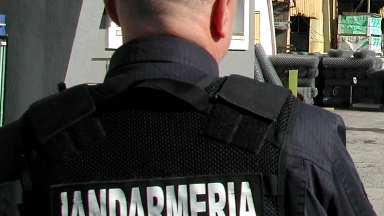 Un jandarm constănțean a imobilizat un bărbat care amenințase cu un cuțit călătorii unui autobuz 