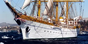 VIDEO | Ziua MARINEI 2023: Marinarii depun coroane de flori în cinstea eroilor căzuți la datorie