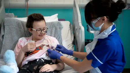 Fetiță de 13 ani diagnosticată cu o formă incurabilă de cancer, vindecată cu ajutorul unui medicament revoluționar / „Înveți doar să apreciezi fiecare lucru mic. Sunt atât de recunoscător că sunt aici acum”