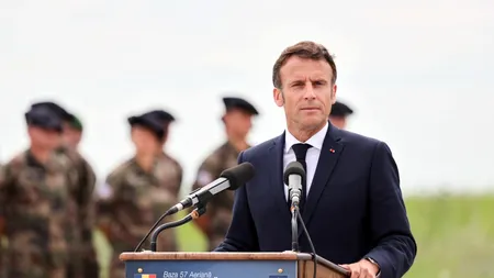 Emmanuel Macron nu a dormit la hotel marți seară, ci într-un cort de la Baza Mihail Kogălniceanu