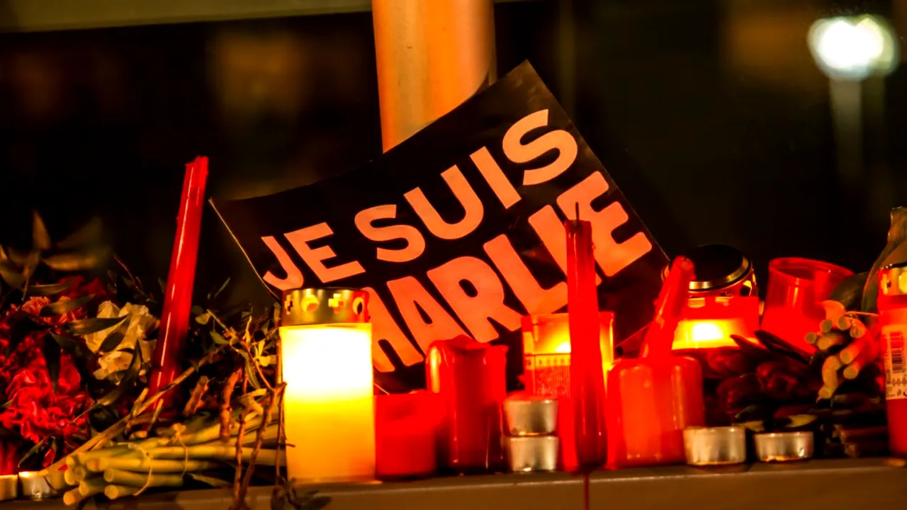 Procesul în care sunt judecați complicii autorilor atacului de la Charlie Hebdo începe miercuri