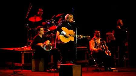 Un celebru cântăreț, spitalizat de urgență, din cauza unei triple fracturi