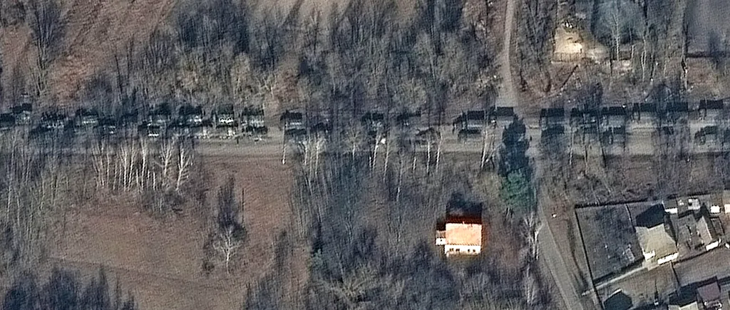 Noi imagini prin satelit: Convoiul militar rusesc și-a dublat inexplicabil dimensiunile în doar câteva ore. Tehnica militară aflată în drum spre Kiev se întinde pe 64 kilometri