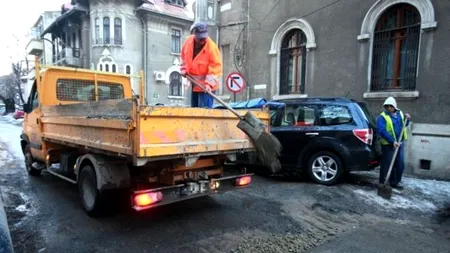 Străzile Capitalei vor fi curățate de praf noaptea. Arterele pe care sunt șantiere vor fi spălate zilnic