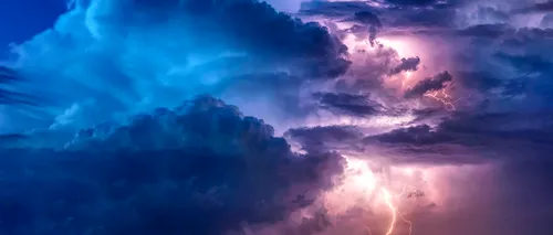 Meteorologii anunță furtuni puternice. 10 județe, sub cod portocaliu de vijelii și averse