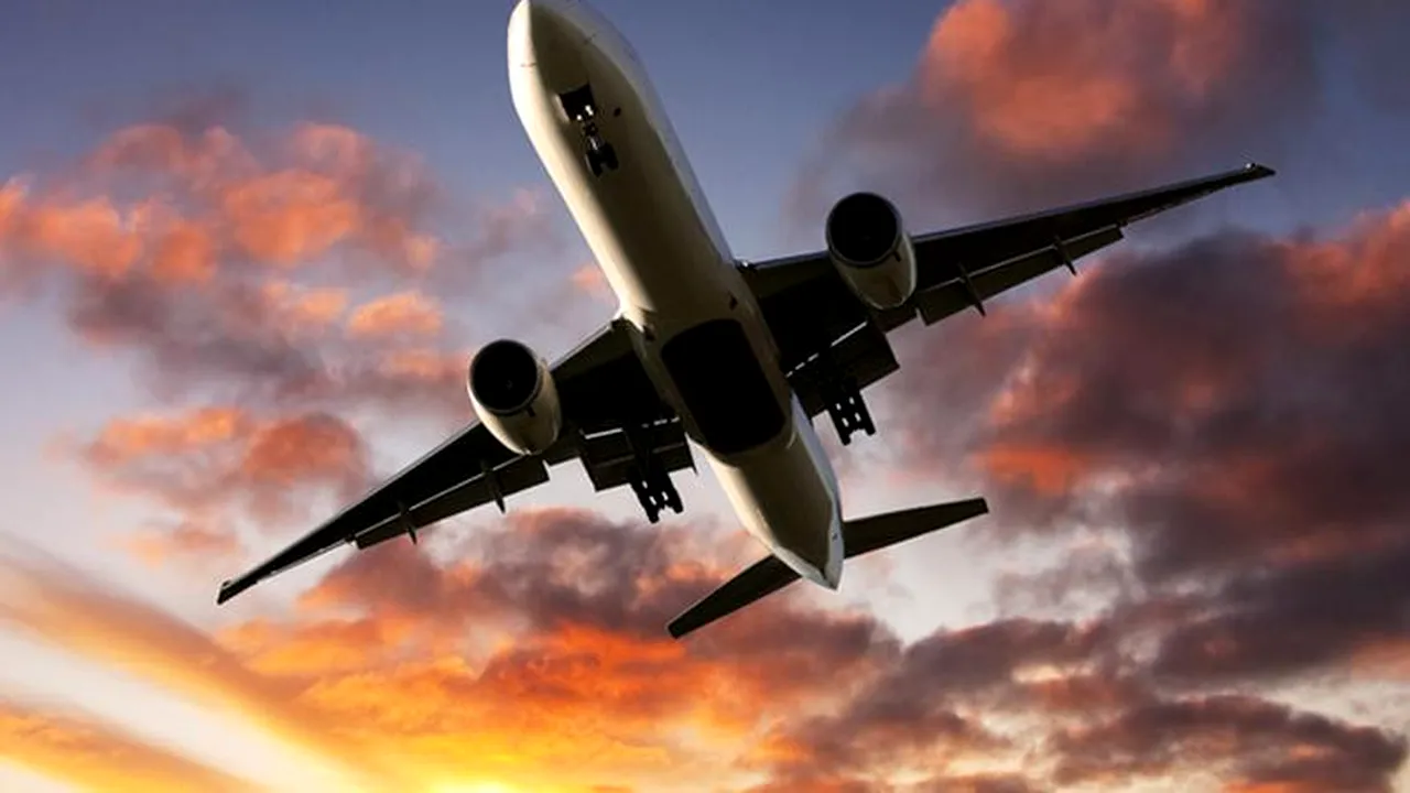 Un hacker american susține că a reușit să controleze motorul unui avion. Acum se află în vizorul FBI