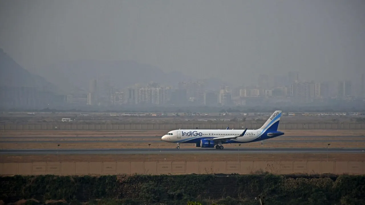 Un avion cu 110 oameni la bord, grav avariat după ce ar fi fost lovit de un fulger