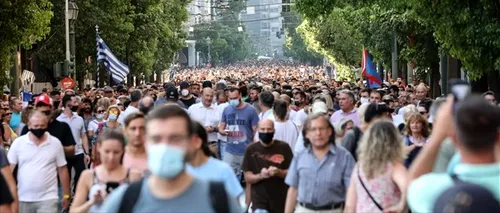 Proteste față de măsurile împotriva COVID-19 în Grecia. Mii de persoane au ieșit în stradă | VIDEO