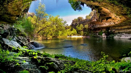 GALERIE FOTO: Peisaj desprins din basme - Piscina Hamilton din Texas