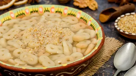 Rețetă mucenici muntenești, fierți. Ce să pui în zeamă ca să aibă o AROMĂ deosebită