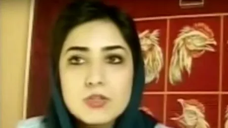 Gestul făcut de o caricaturistă din Iran i-ar putea aduce mulți ani de închisoare. Ce a îndrăznit să facă femeia cu avocatul ei
