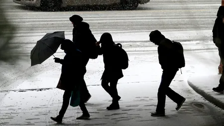 Iarna în luna aprilie: Strat de ZĂPADĂ de până la 10 cm la munte