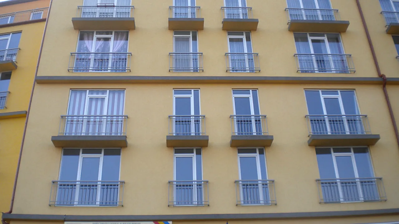 Polițist, cercetat după ce a amanetat aparatele de foto ale criminaliștilor de la Poliția Reghin