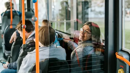 Orașul din România în care biletul de autobuz costă 1 leu și abonamentul lunar, 20 de lei. Câți cetățeni au ales transportul în comun