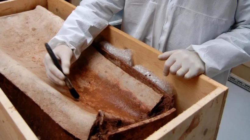 Descoperire importantă a arheologilor britanici. Ce au găsit într-un sicriu vechi de aproape 1.700 de ani