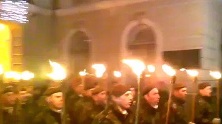 VIDEO. Retragerea cu torțe, cel mai spectaculos moment al manifestărilor de 1 Decembrie