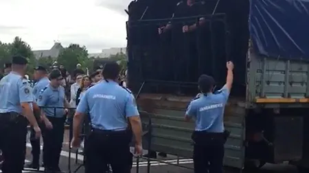 Două mitinguri în fața Palatului Parlamentului în ziua moțiunii