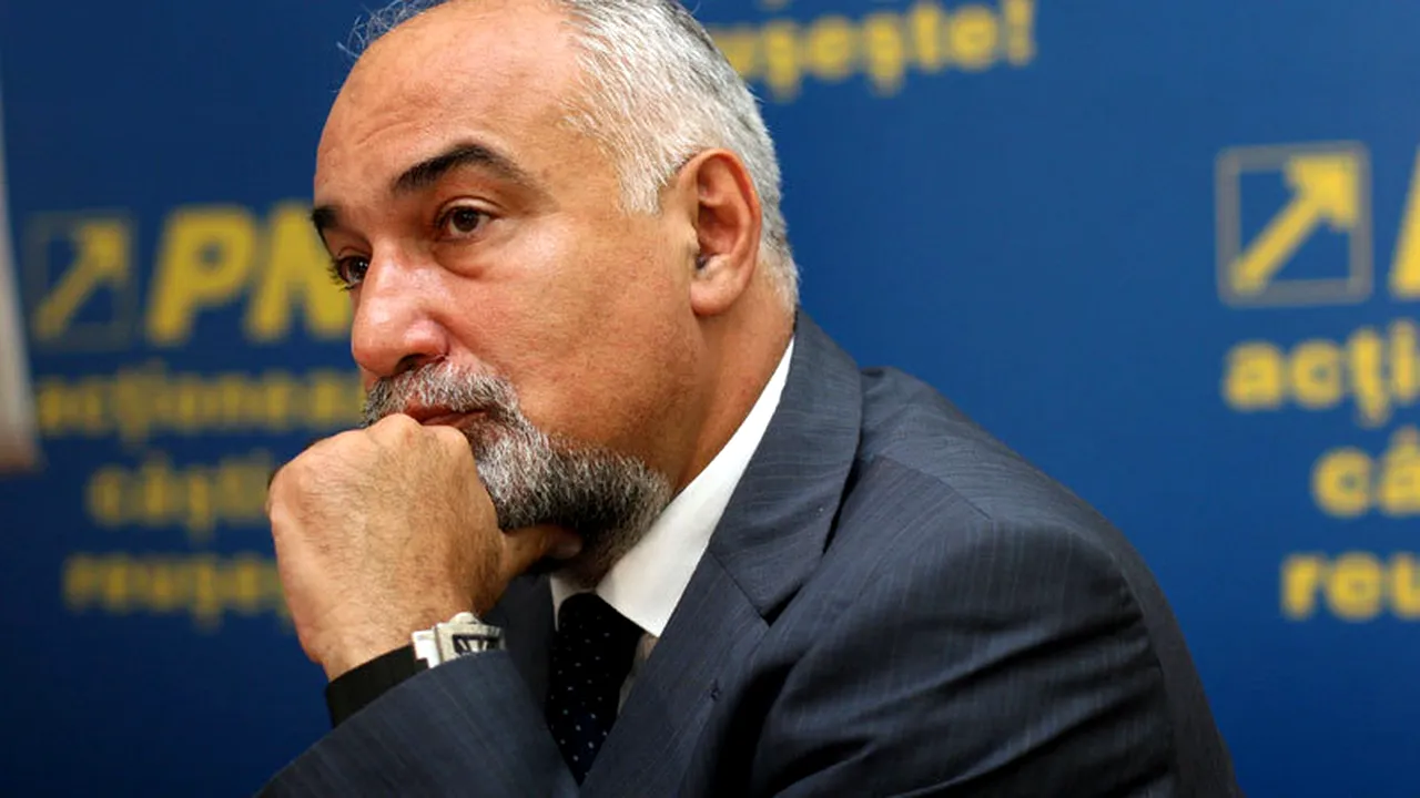 Varujan Vosganian a demisionat din PNL, la o zi după ce senatorii l-au scăpat de urmărirea penală