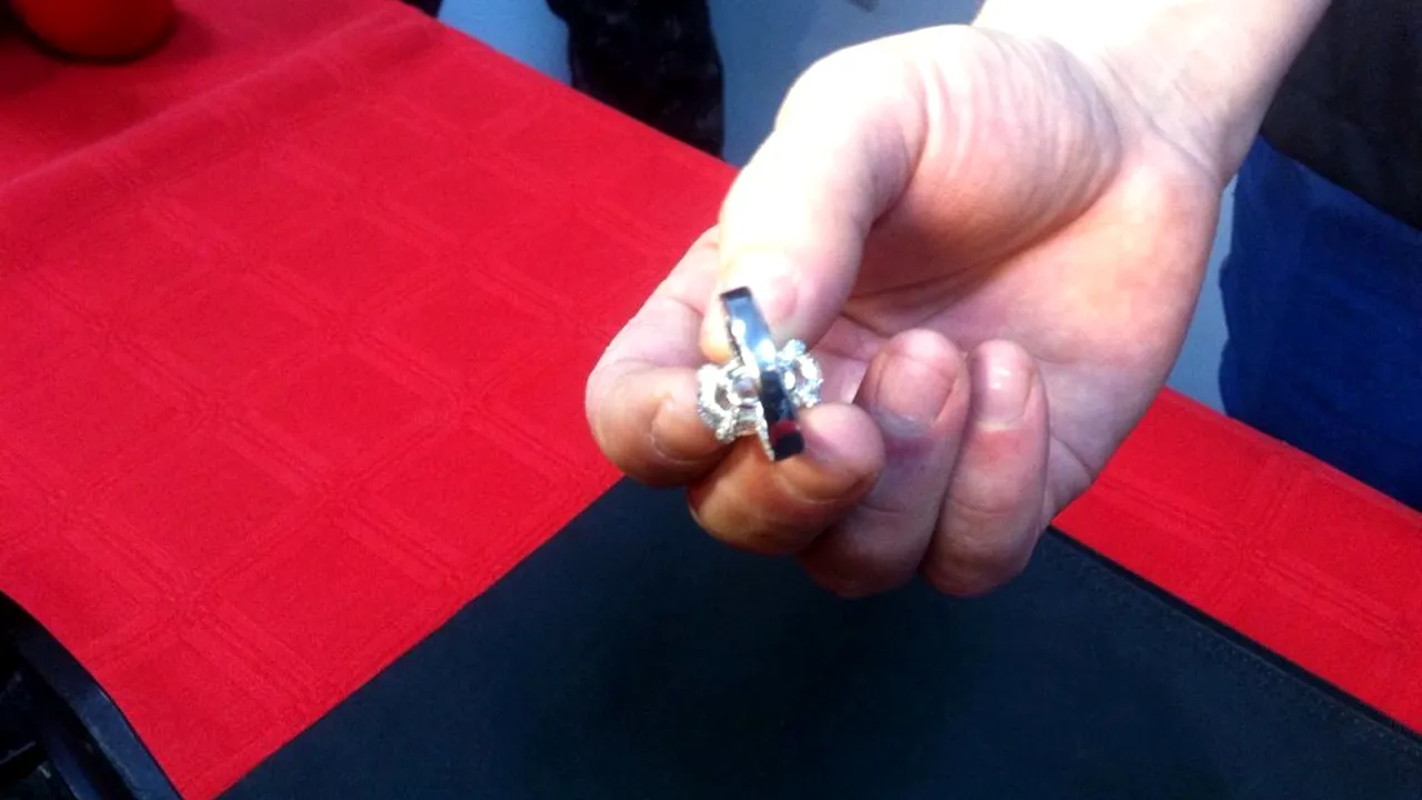 Și-a cerut iubita în căsătorie în noaptea dintre ani, dar la scurt timp a cerut ajutorul pompierilor. Aventura prin care a trecut un cuplu de americani