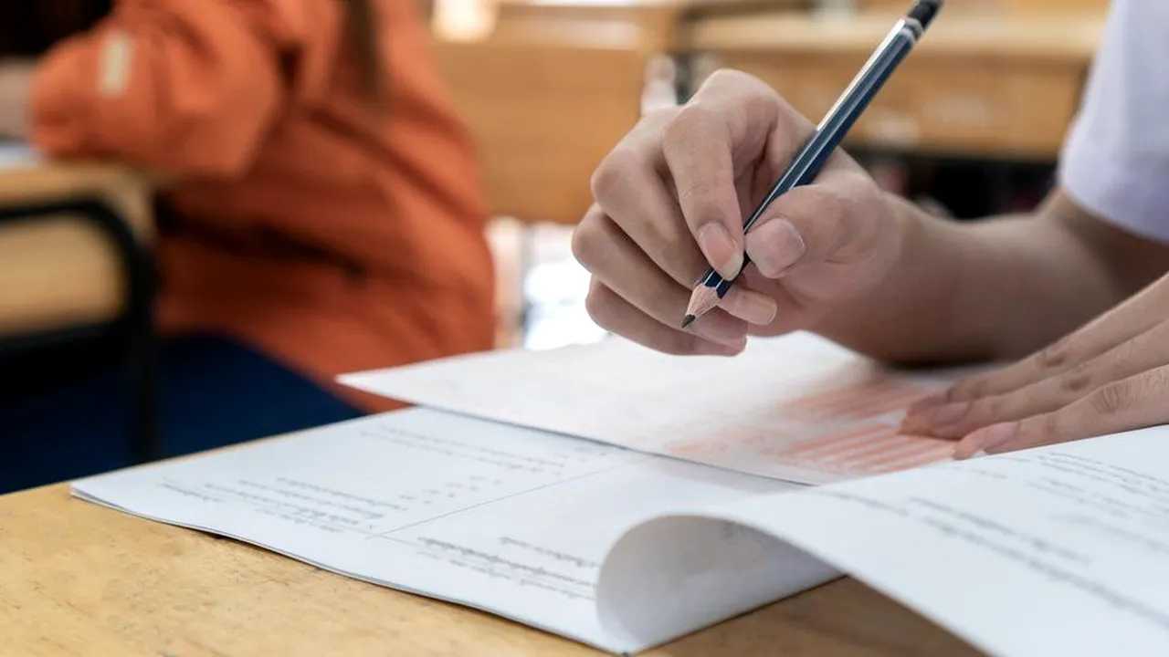 Încep înscrierile pentru Evaluarea Naţională 2021. Calendarul examenelor pentru absolvenții clasei a VIII-a