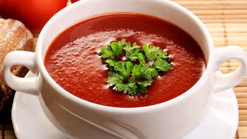 Slăbește jumătate de kilogram pe zi cu dieta pe bază de supă de roșii  