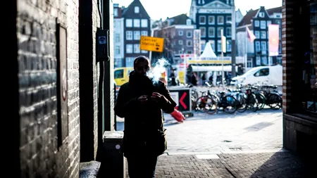 Adio ”relaxare” în Amsterdam. Fumatul ţigărilor cu marijuana în locuri publice, INTERZIS