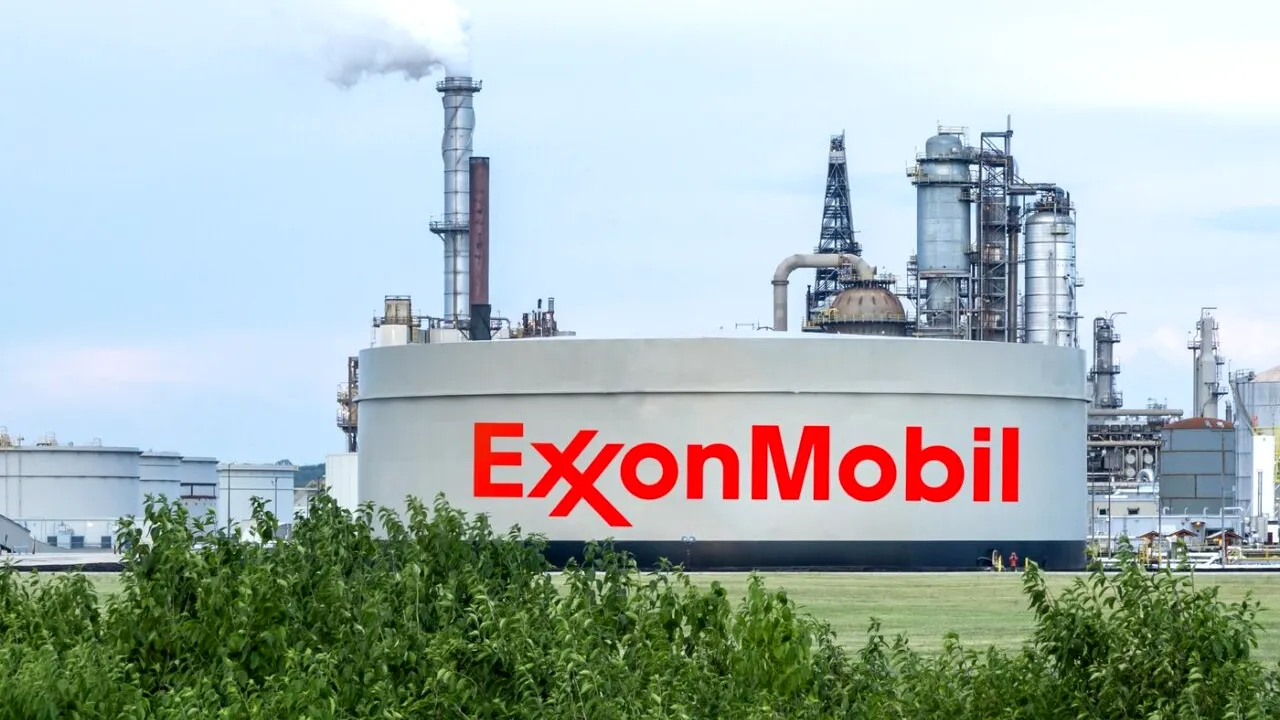 Americanii de la ExxonMobil vor să preia de la Lukoil unul dintre cele mai mari zăcăminte neexploatate de petrol din lume