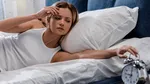De ce ne simțim mai obosiți toamna. Experții în somn explică cele 5 schimbări care ne afectează odihna