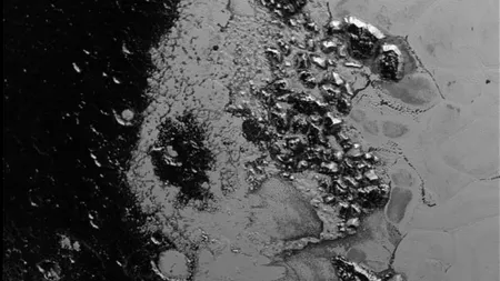 New Horizons a descoperit un al doilea lanț muntos pe Pluto