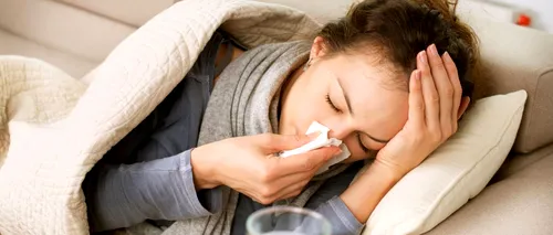 Cum îți dai seama dacă ai COVID-19 sau gripă. Autoritățile sanitare arată care sunt simptomele alarmante