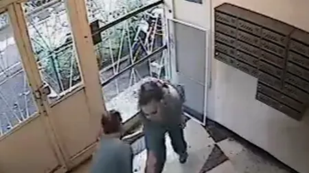 Scenă de necrezut surprinsă într-o scară de bloc din București
