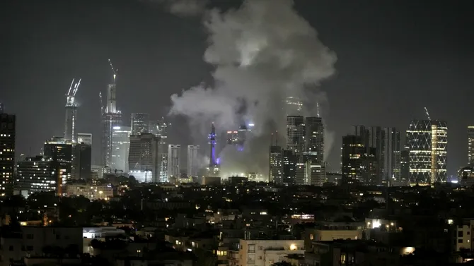 VIDEO | Iranul atacă Israelul cu RACHETE balistice ca ripostă la bombardamentele asupra instalațiilor nucleare /Explozii în Tel Aviv
