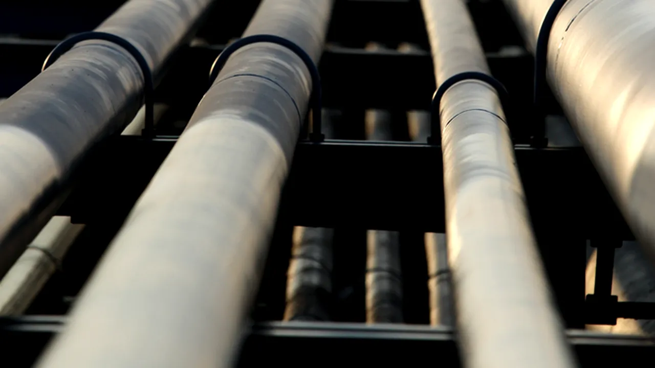 Rusia închide robinetul de PETROL! Moscova a sistat livrările către Polonia prin conducta Drujba