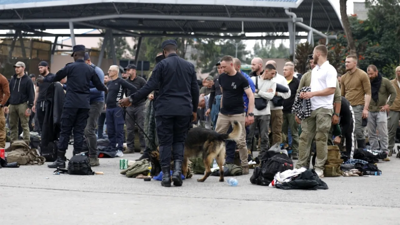 JANDARMI români în concediu fără plată, angajați în armata de MERCENARI a lui Potra din Congo