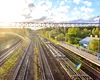 Un vagon al unui tren de marfă a deraiat în staţia Mogoşoaia. A fost blocată circulaţia trenurilor care intră/ies din Pajura, Colentina, Buftea