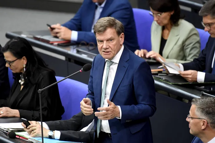 Germania anunță că va continua livrările de armament către Israel, chiar dacă Berlinul sugerase anterior întreruperea lor