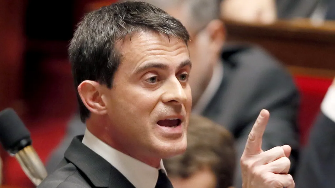 Val de indignare în Franța după refuzul unei primării de a permite înhumarea unui bebeluș rom. Reacție dură a premierului Manuel Valls