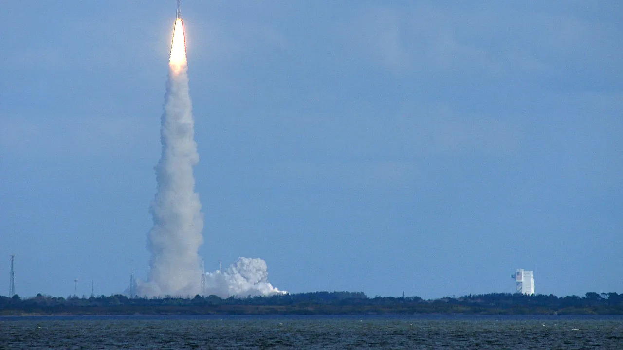 Prima imagine color cu Pluto, transmisă de sonda New Horizons. FOTO