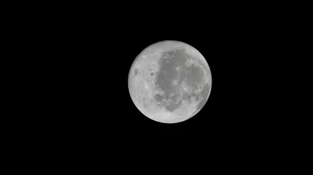 NASA publică o fotografie cu Luna realizată de echipajul Artemis 2. Astronauții se pregătesc pentru primul zbor în jurul Lunii după 54 de ani