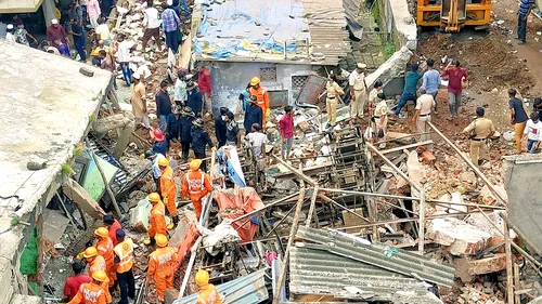 India | Zece persoane au murit în urma prăbușirii unei clădiri. Alți zeci de oameni sunt căutați