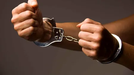 Urmăreau bătrânii până la bloc, apelau la MILA lor și ÎI JEFUIAU. Grupare de TÂLHARI prinsă în București