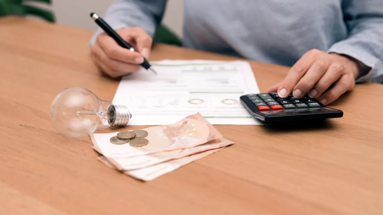 Cât plătește la factura de energie o româncă stabilită în Malaga. „În apartament e un frig de mori”