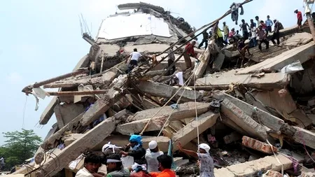 Cea mai emoționantă fotografie a tragediei din Bangladesh - FOTO