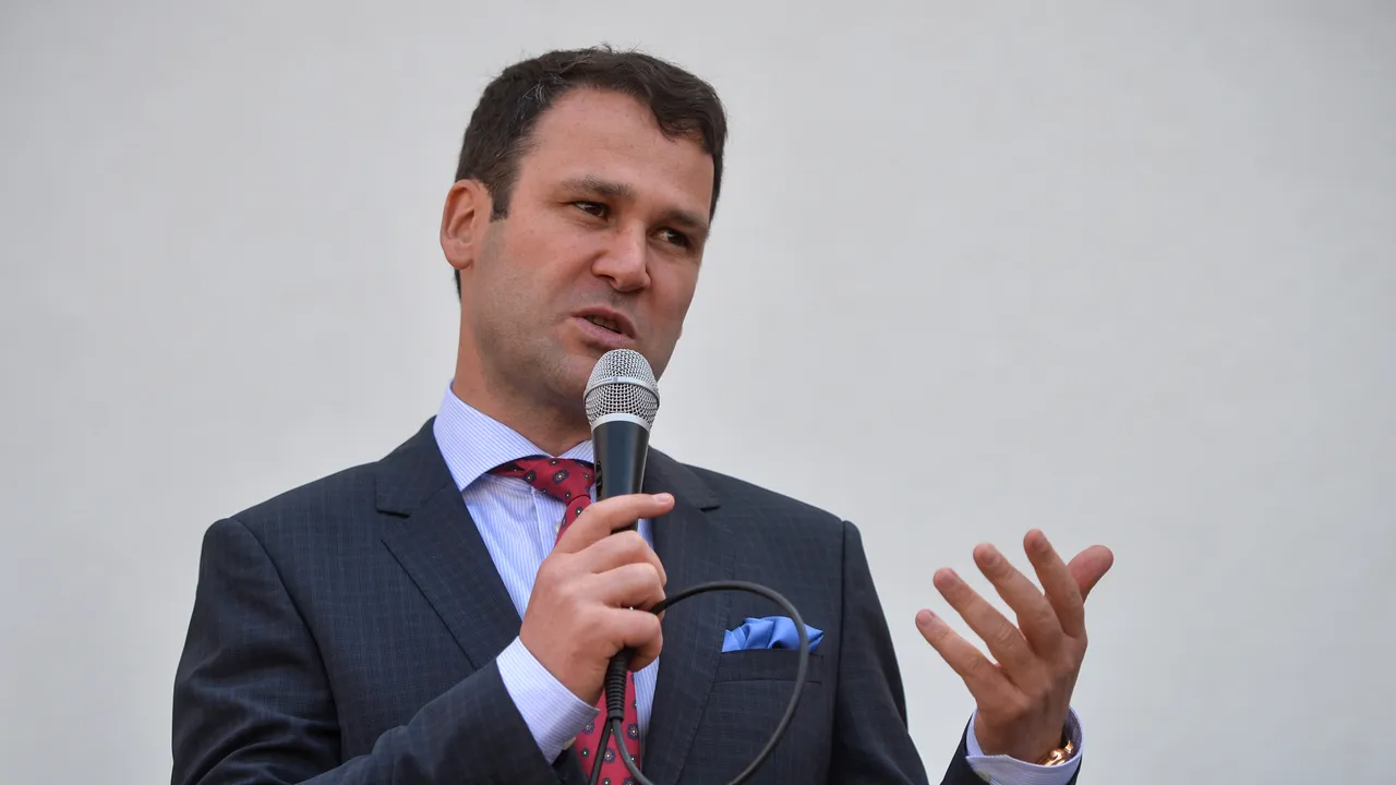 Percheziții DGA la Primăria lui Robert Negoiță. Un angajat de la Urbanism este suspectat de luare de mită și proxenetism