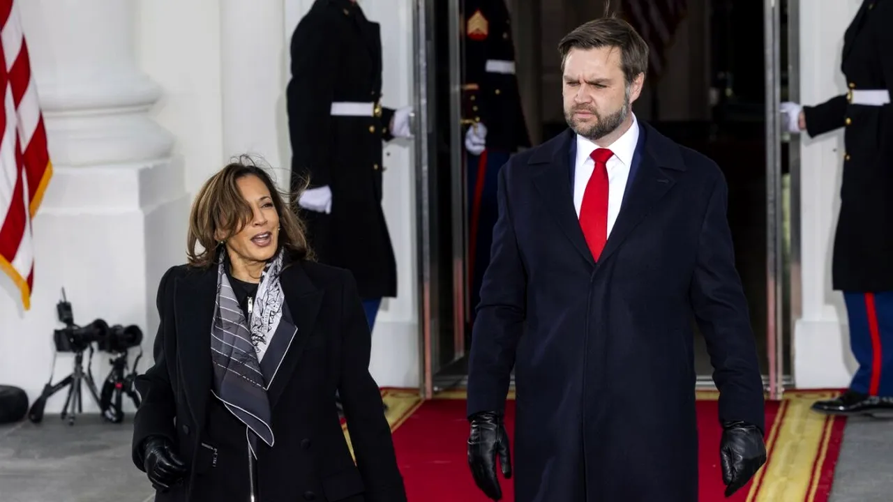 JD Vance, cotat drept candidatul cu cele mai mari șanse să devină președintele SUA. Ce șanse are Kamala Harris la 10 luni de la pierderea alegerilor